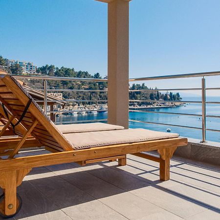 Seafront 2-Bedroom Apartment Nika - Rabac Dış mekan fotoğraf