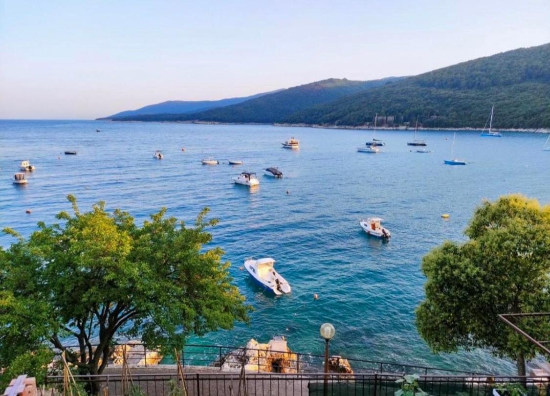 Seafront 2-Bedroom Apartment Nika - Rabac Dış mekan fotoğraf
