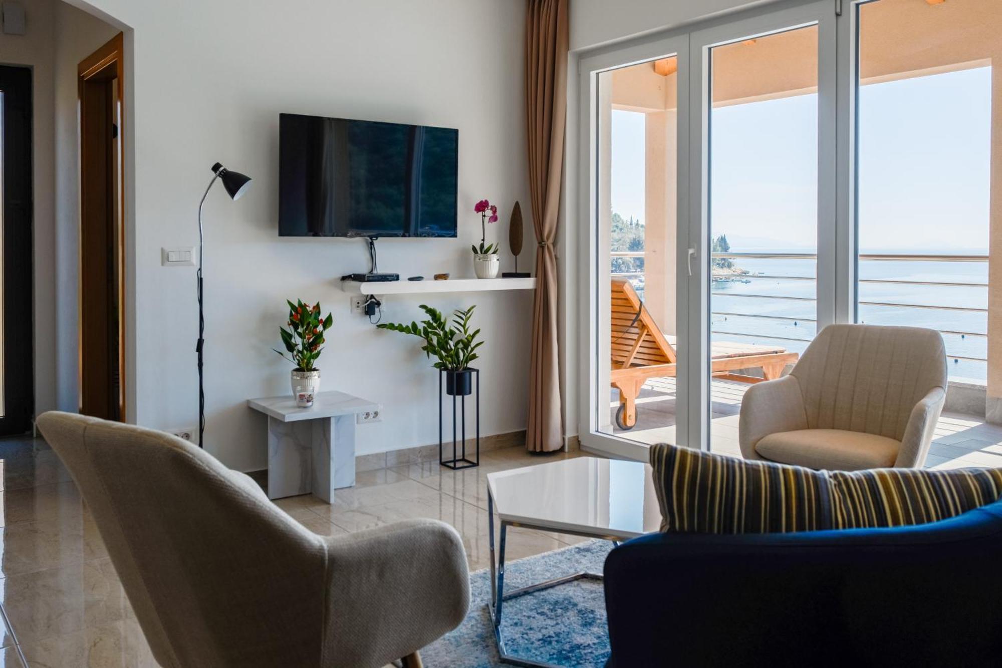 Seafront 2-Bedroom Apartment Nika - Rabac Dış mekan fotoğraf