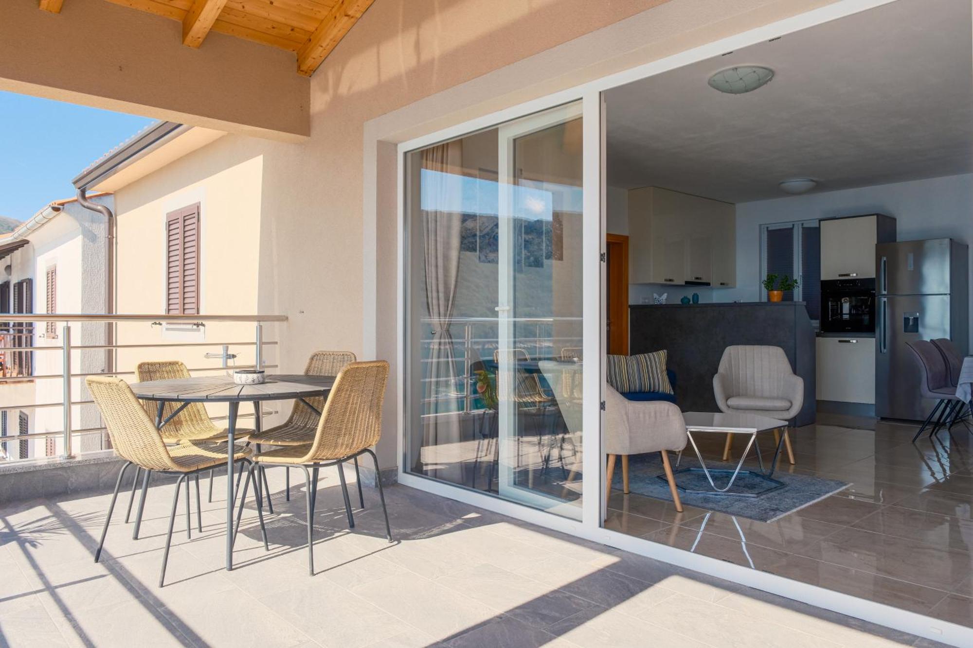 Seafront 2-Bedroom Apartment Nika - Rabac Dış mekan fotoğraf